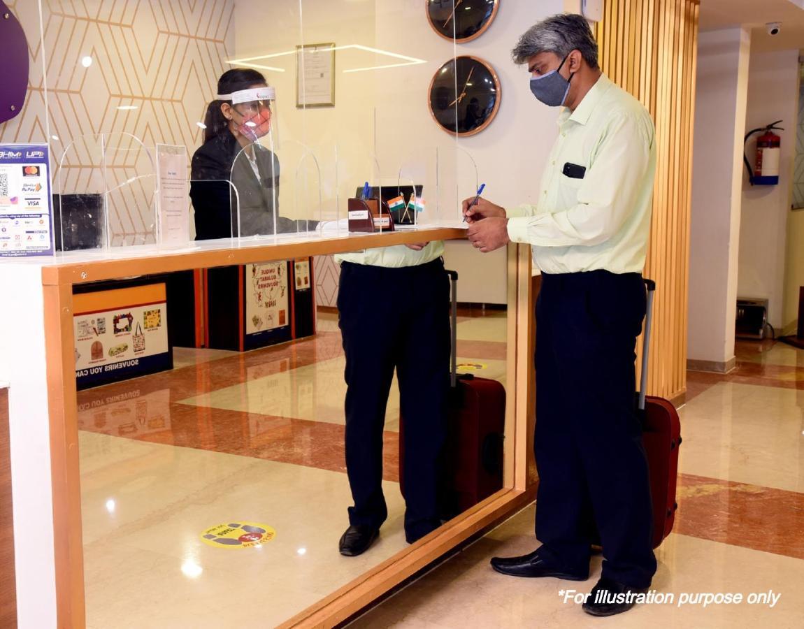 Oyo Hotel Silver Shine Near Gurudwara Shri Bangla Sahib New Delhi Exterior photo