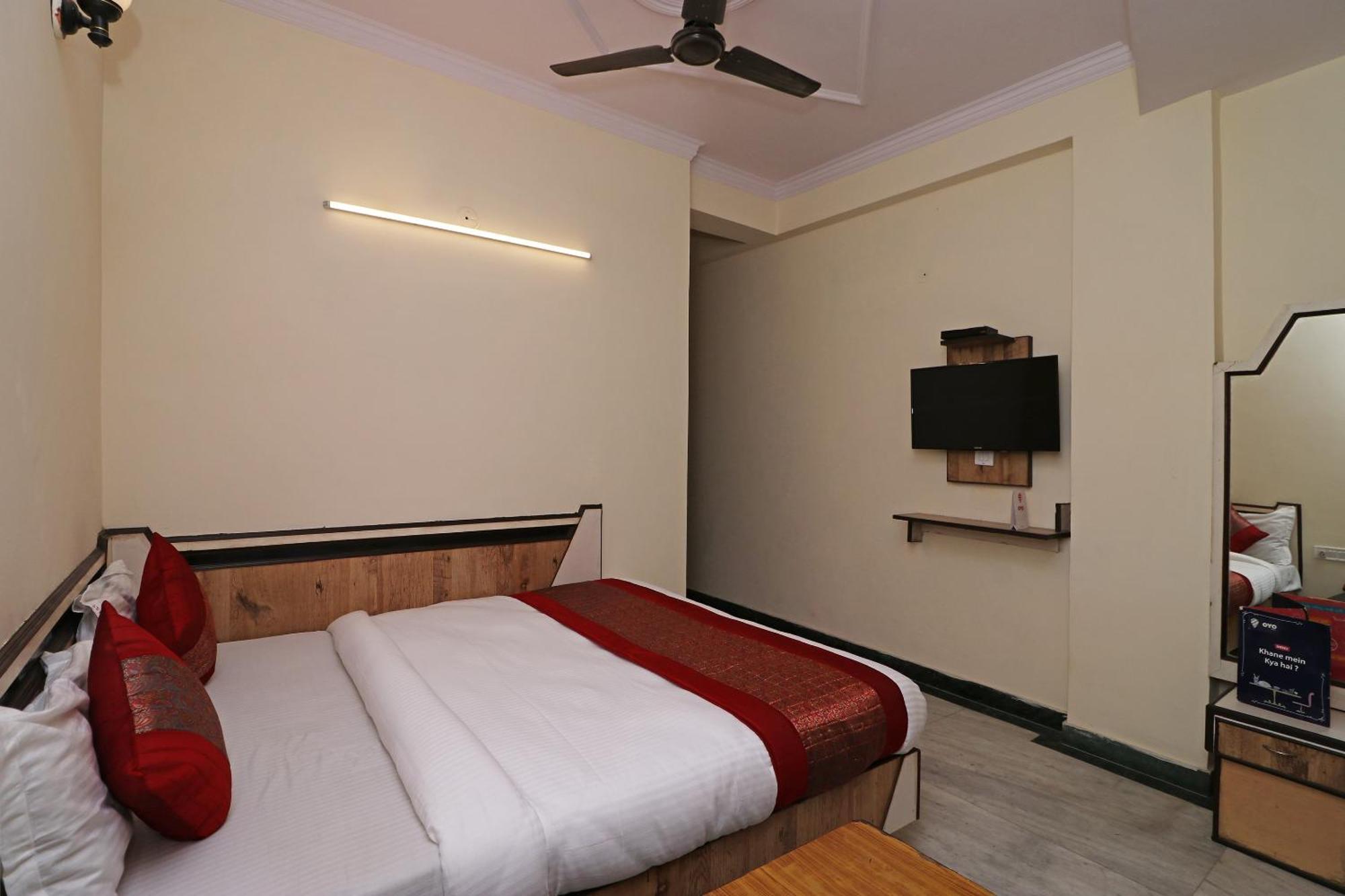 Oyo Hotel Silver Shine Near Gurudwara Shri Bangla Sahib New Delhi Exterior photo