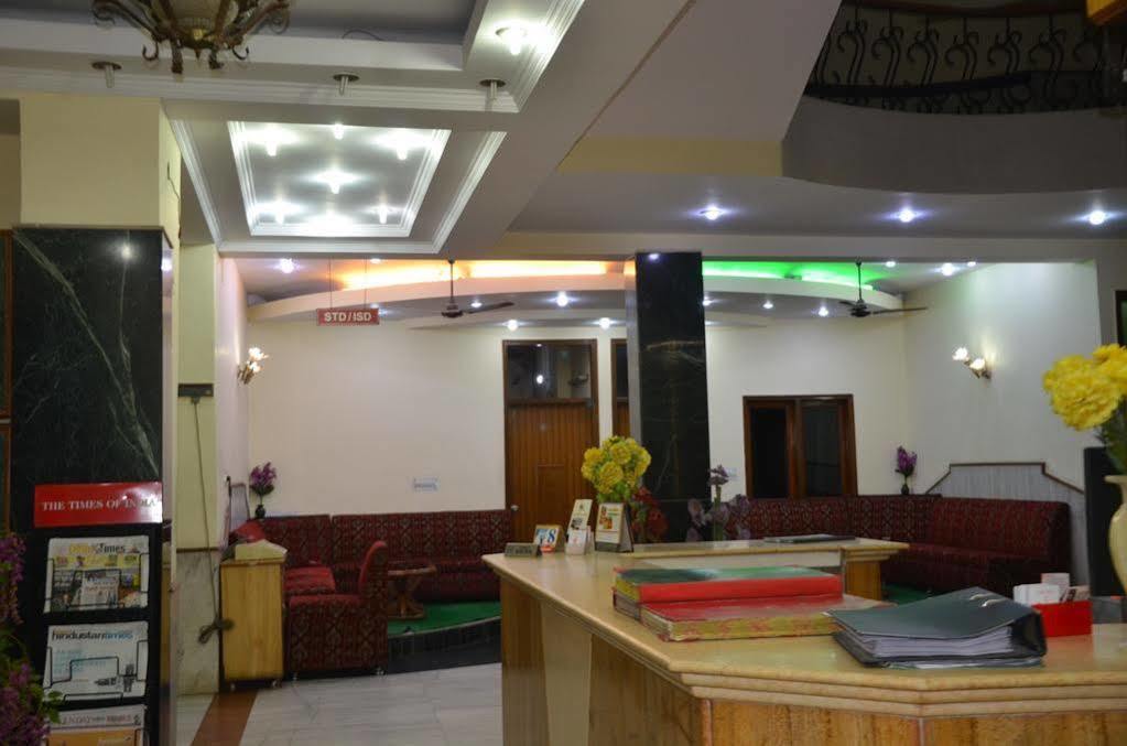 Oyo Hotel Silver Shine Near Gurudwara Shri Bangla Sahib New Delhi Exterior photo